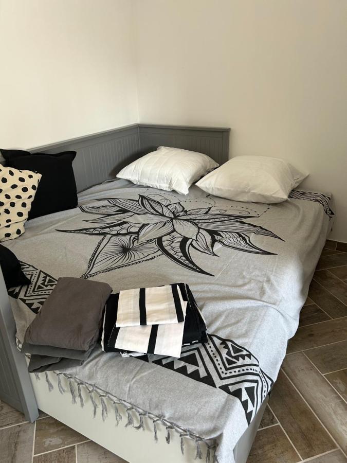 Charmant Studio Dans Villa - Jardin Privatif . La Seyne-sur-Mer Exterior foto