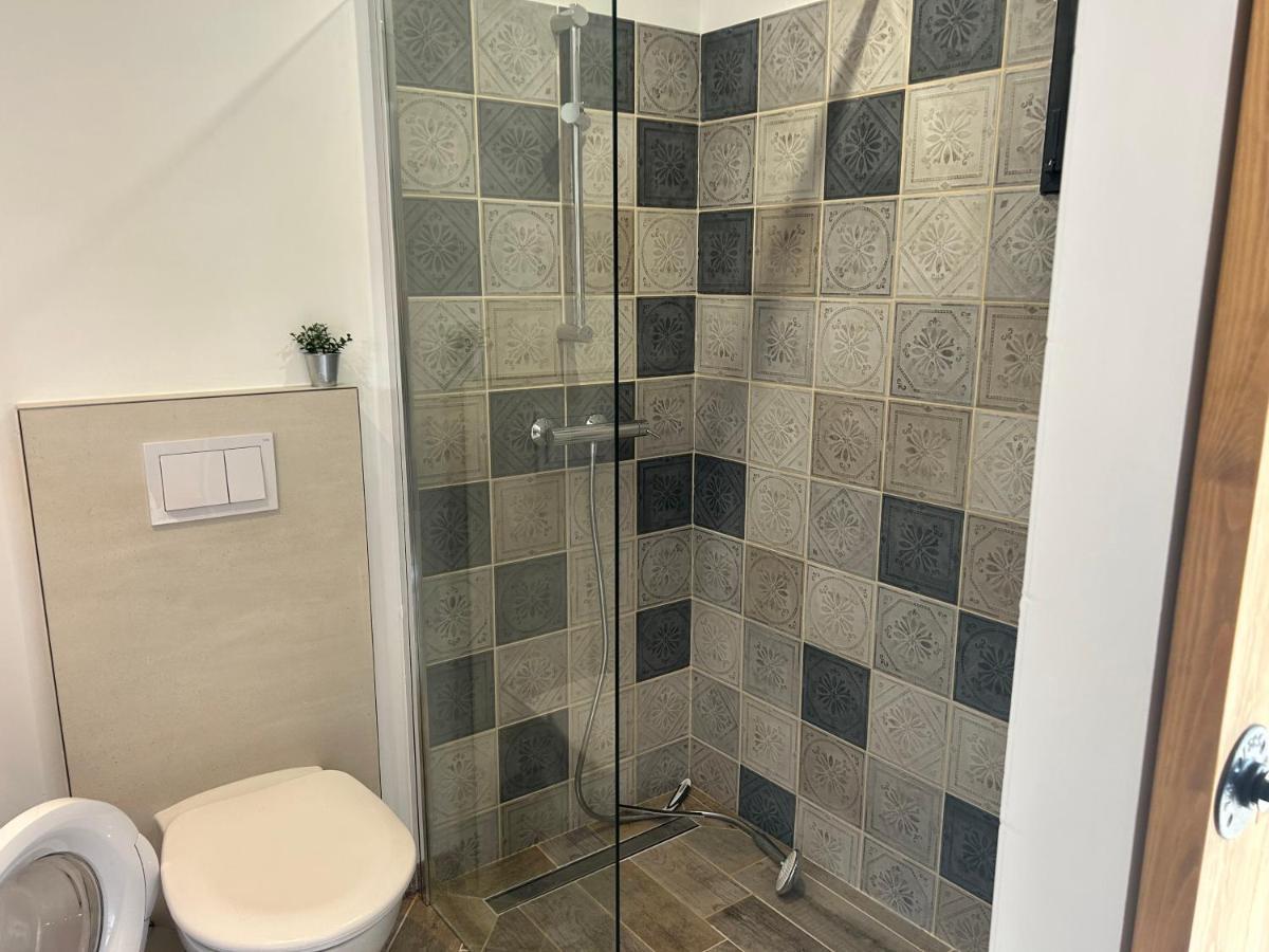 Charmant Studio Dans Villa - Jardin Privatif . La Seyne-sur-Mer Exterior foto