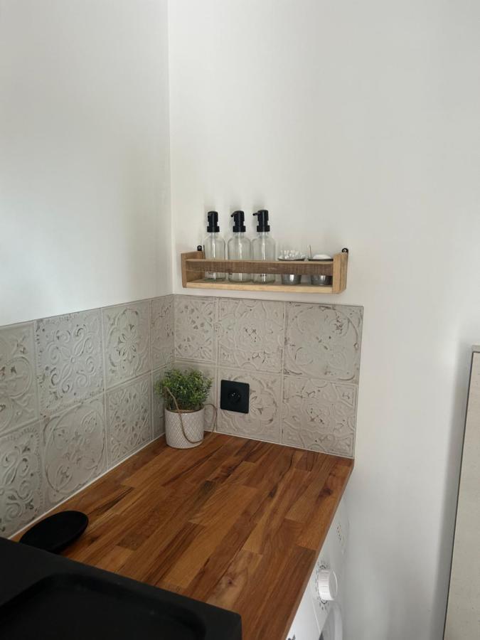 Charmant Studio Dans Villa - Jardin Privatif . La Seyne-sur-Mer Exterior foto